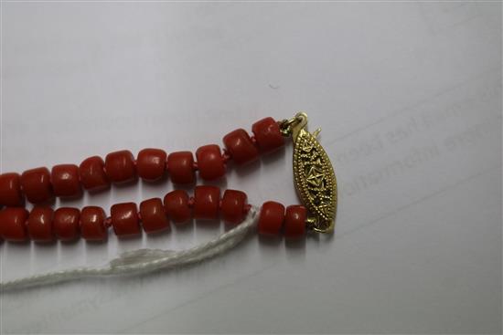 A single strand graduated coral bead necklace, 53cm.